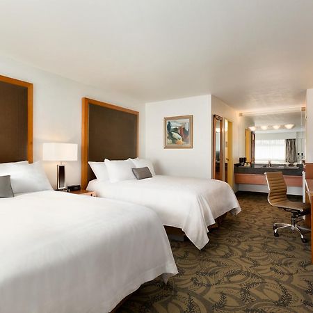 Poco Inn And Suites Hotel And Conference Center Port Coquitlam Exteriör bild