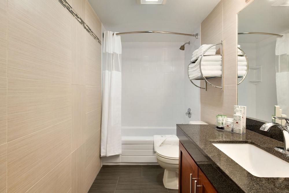 Poco Inn And Suites Hotel And Conference Center Port Coquitlam Exteriör bild