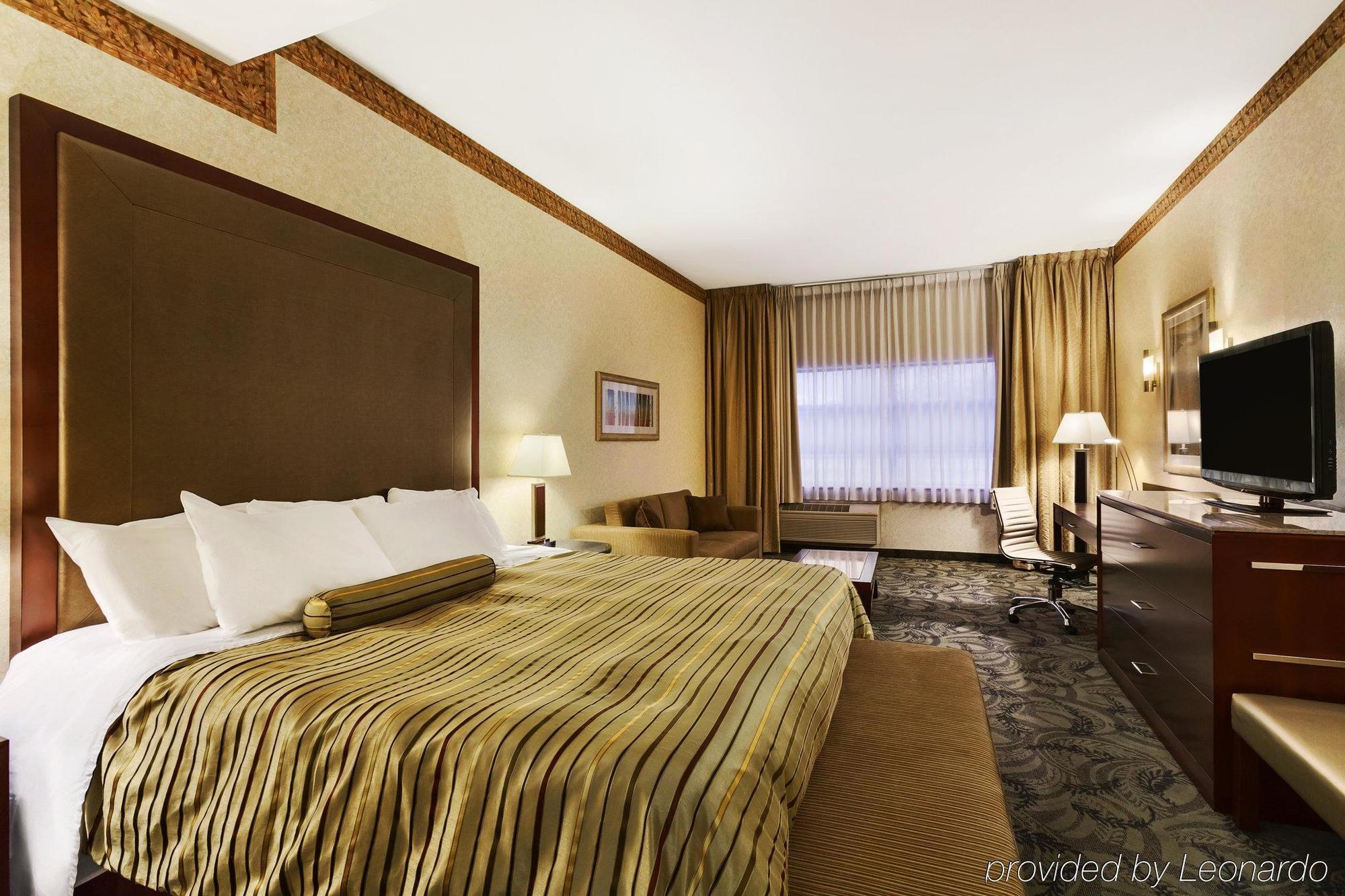 Poco Inn And Suites Hotel And Conference Center Port Coquitlam Exteriör bild