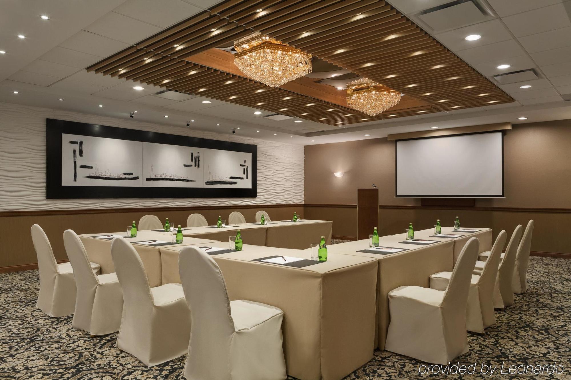 Poco Inn And Suites Hotel And Conference Center Port Coquitlam Exteriör bild