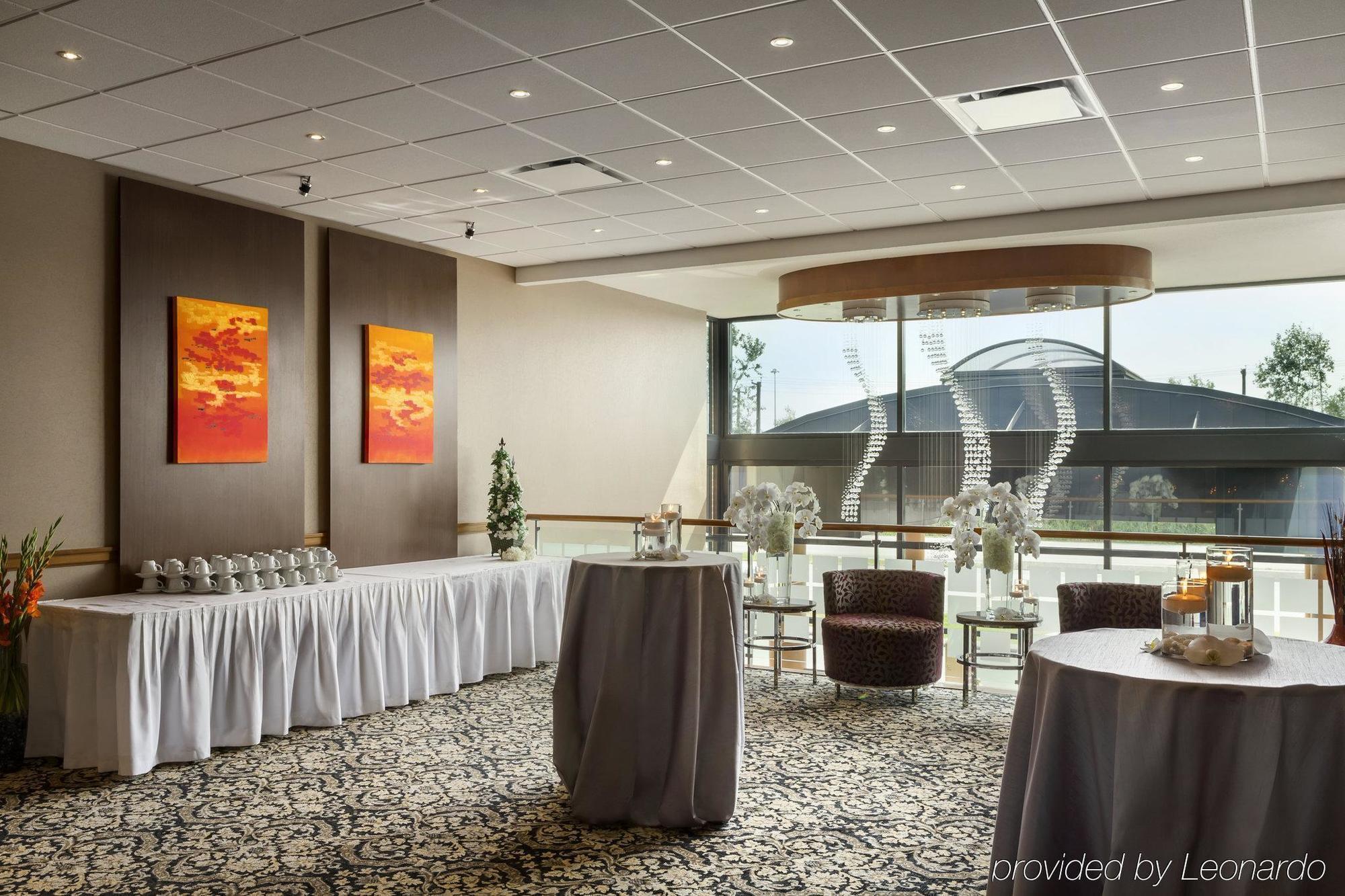 Poco Inn And Suites Hotel And Conference Center Port Coquitlam Exteriör bild