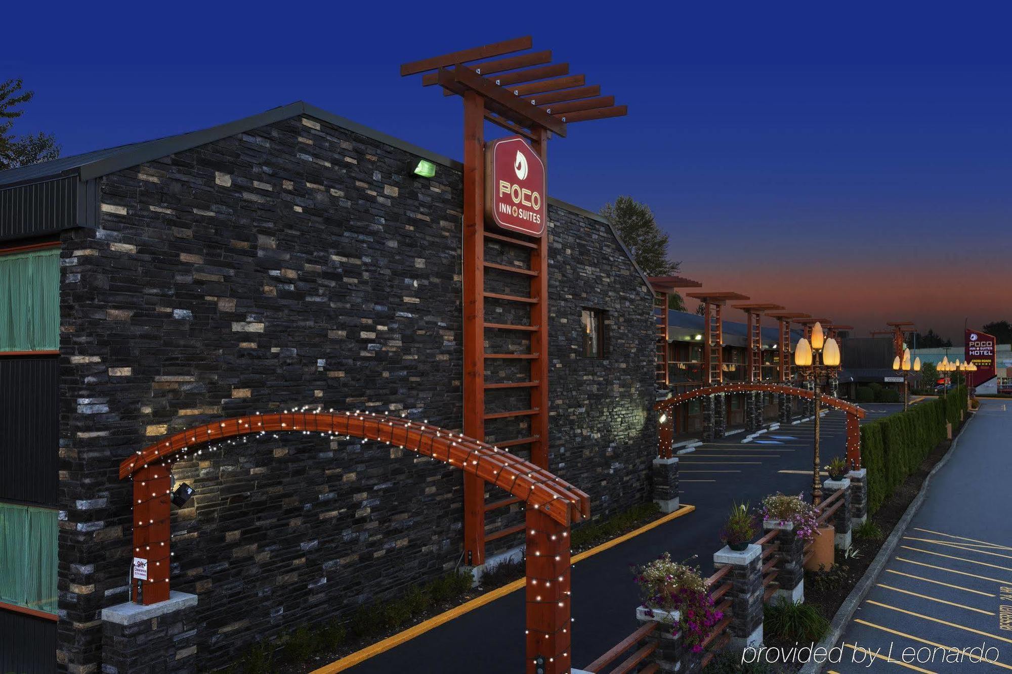 Poco Inn And Suites Hotel And Conference Center Port Coquitlam Exteriör bild
