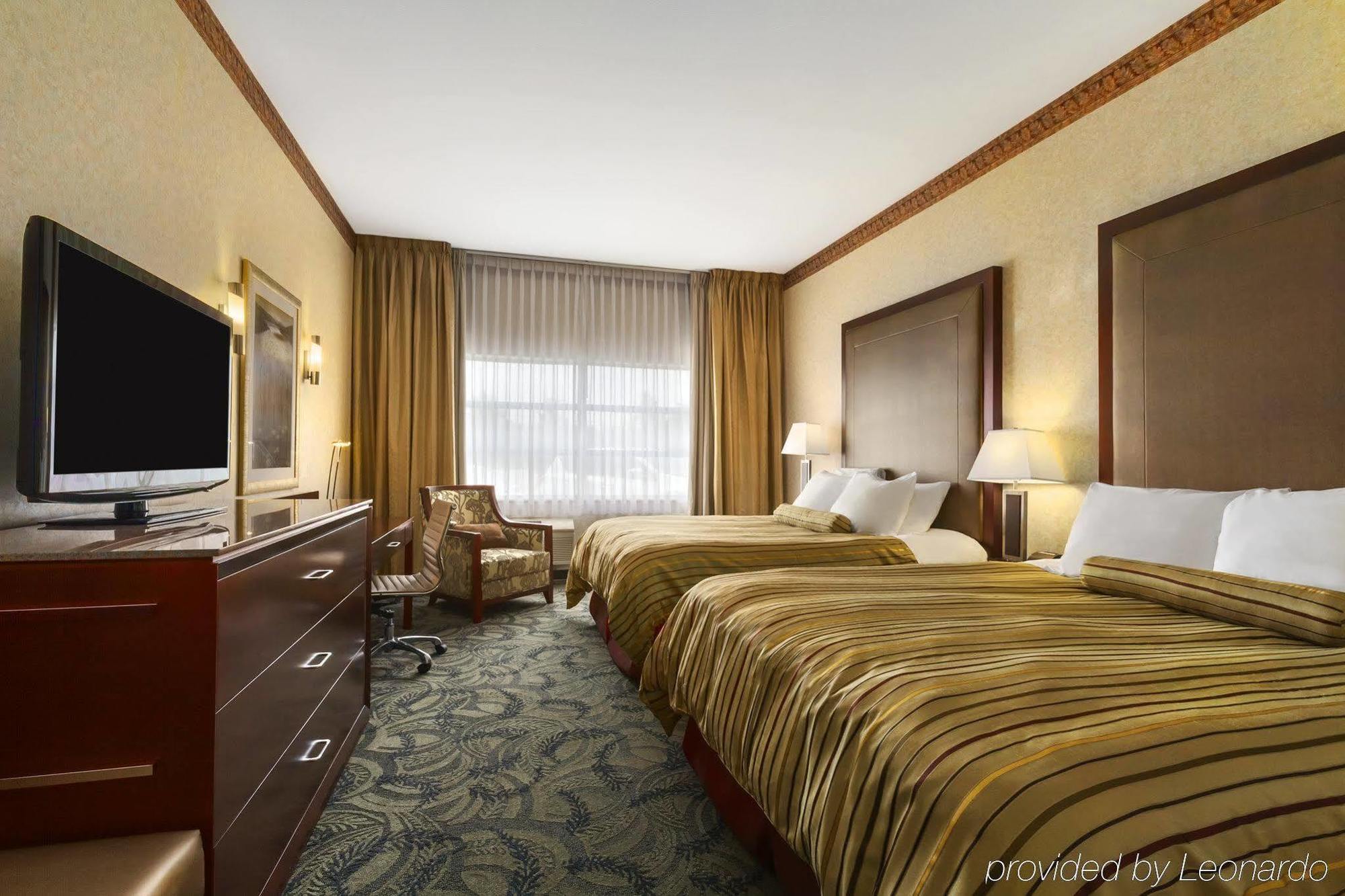 Poco Inn And Suites Hotel And Conference Center Port Coquitlam Exteriör bild