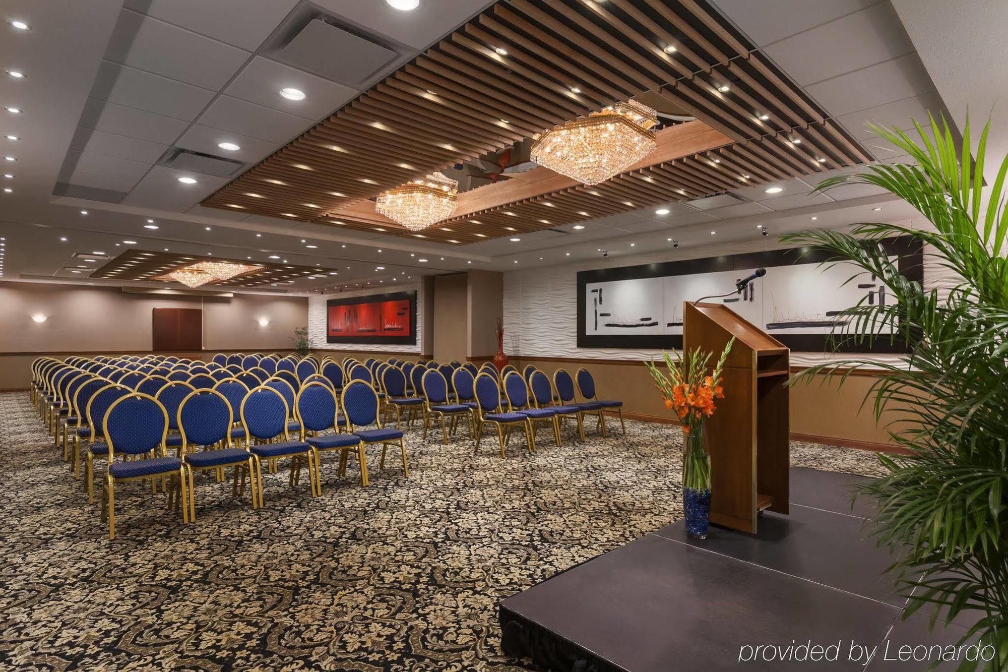 Poco Inn And Suites Hotel And Conference Center Port Coquitlam Exteriör bild