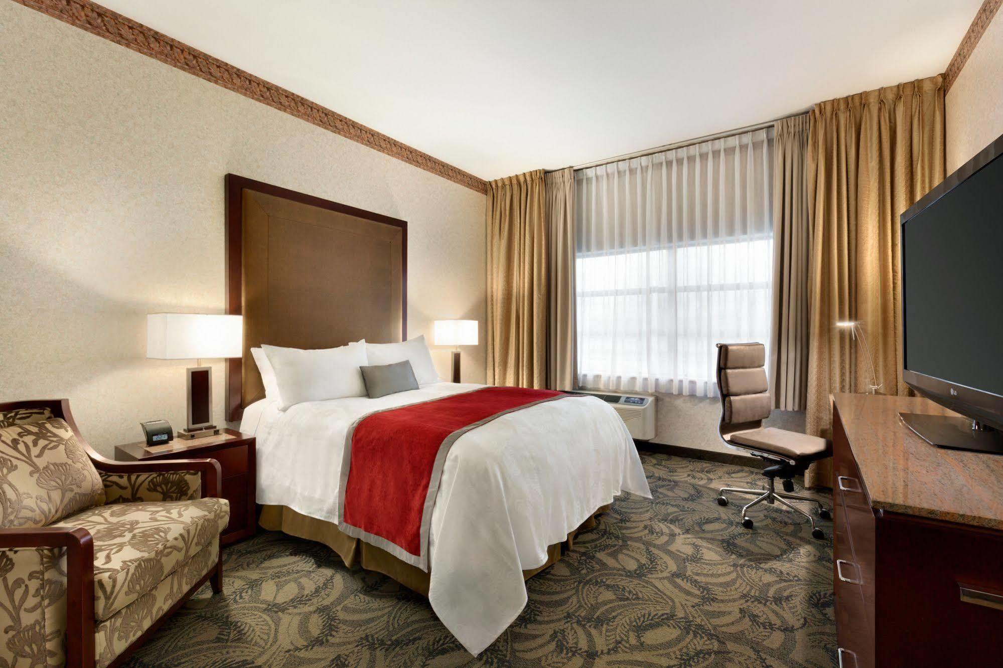 Poco Inn And Suites Hotel And Conference Center Port Coquitlam Exteriör bild