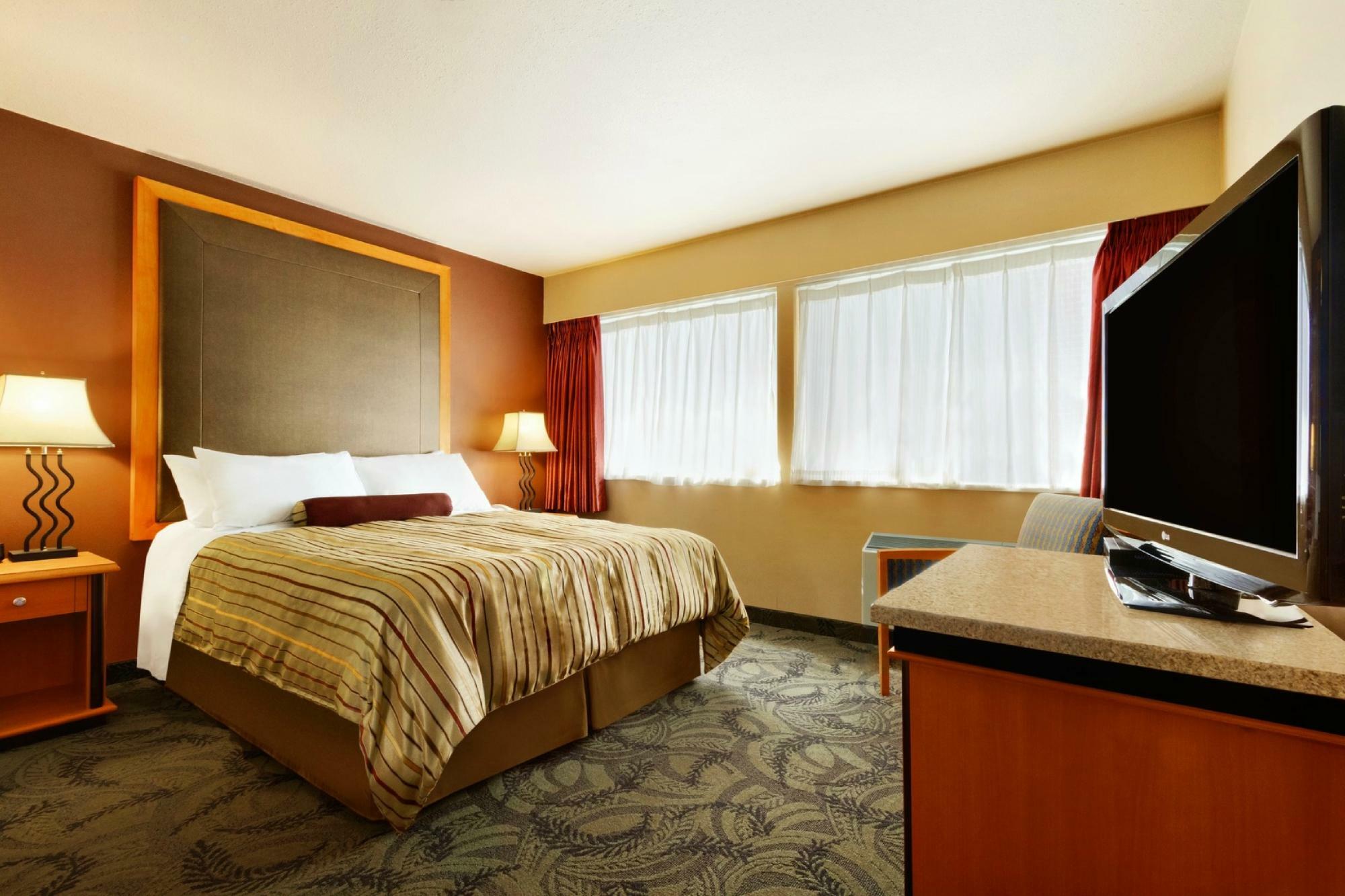 Poco Inn And Suites Hotel And Conference Center Port Coquitlam Exteriör bild